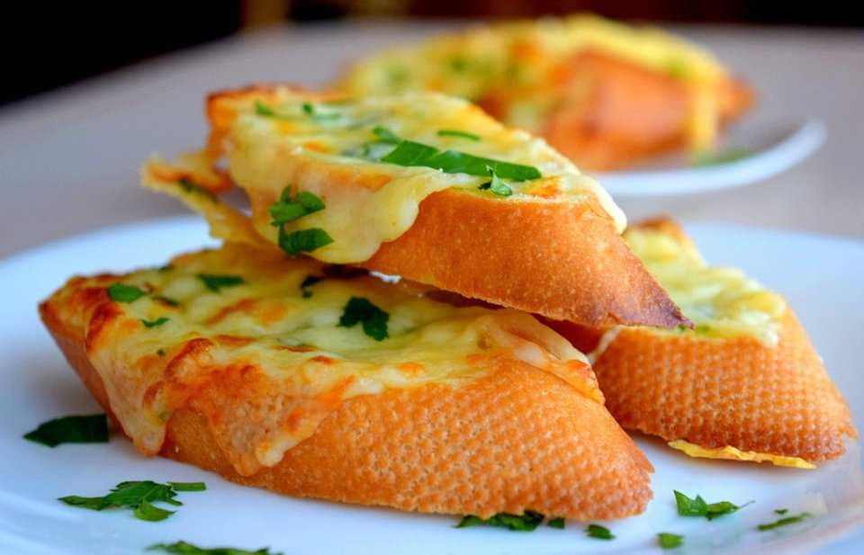 Горячие бутерброды в духовке - самые любимые рецепты!