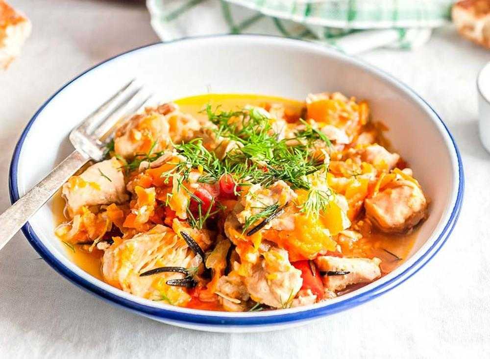 20 простых рецептов тушеной курицы на любой вкус